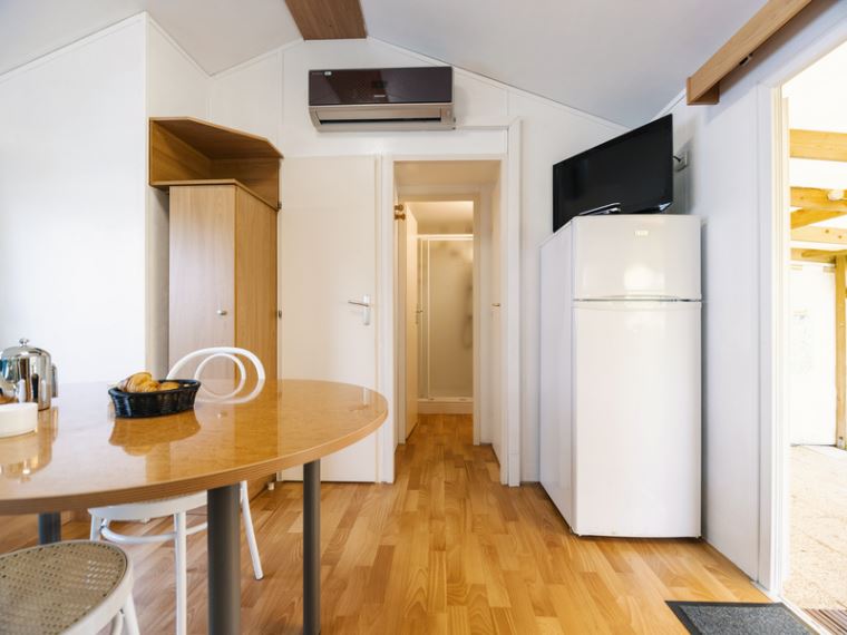 Comfortabele stacaravan met 2 slaapkamers voor 4 p