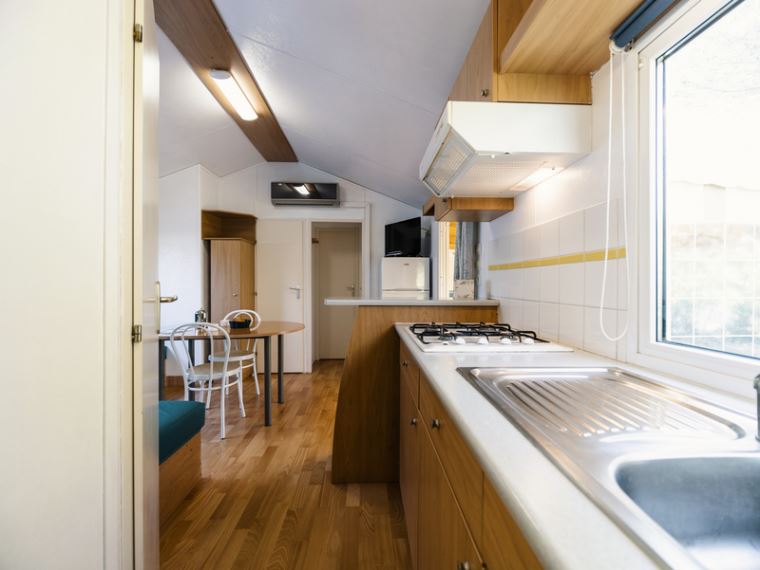 Comfortabele stacaravan met 2 slaapkamers voor 4 p