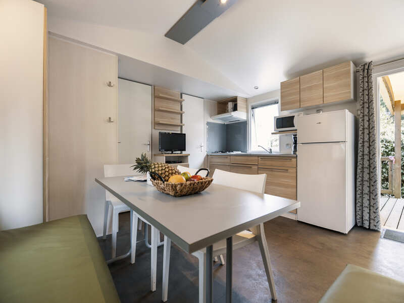 Comfortabele stacaravan met 3 slaapkamers voor 6 p